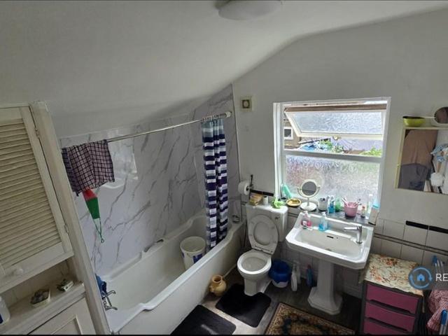 Dundee Road, London, E13 3 bed terraced house to rent £2,500 pcm £577 pw