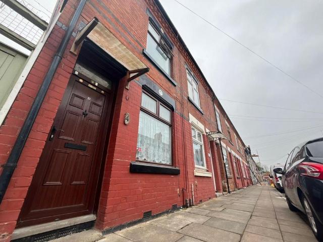 Dundonald Road 3 bed terraced house to rent £1,200 pcm £277 pw