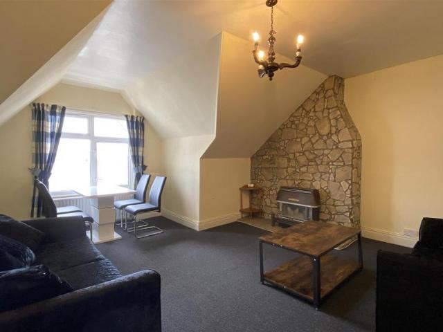 Dundonald Road, Bristol 3 bed flat to rent £2,100 pcm £485 pw