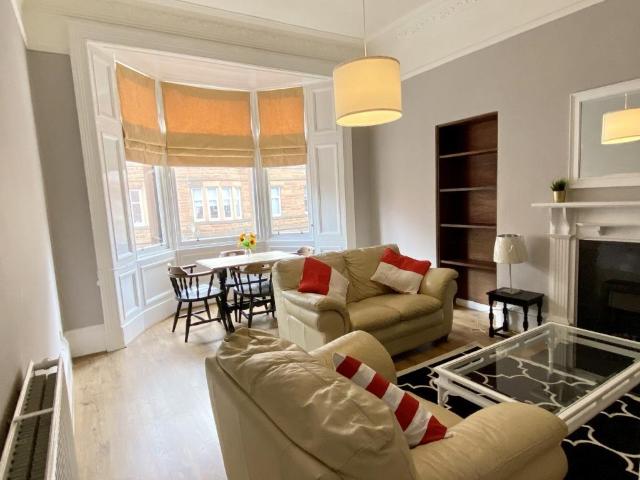 Dundrennan Road, Glasgow, G42 2 bed flat to rent £1,250 pcm £288 pw