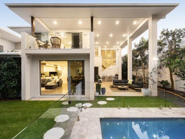 Dune front Luxury in Yaroomba's Prestigious Beachside Estate