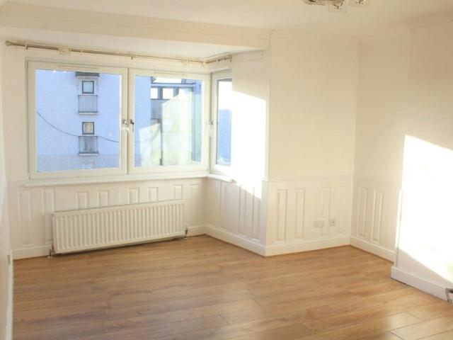 Dunglass Avenue, East Kilbride, South Lanarkshire G74, 2 bed flat to rent, £800 pcm | PrimeLocation