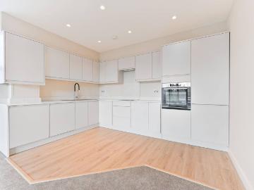 Dunheved Road North, Croydon, Thornton Heath CR7, 2 bed flat to rent, £1,900 pcm | PrimeLocation