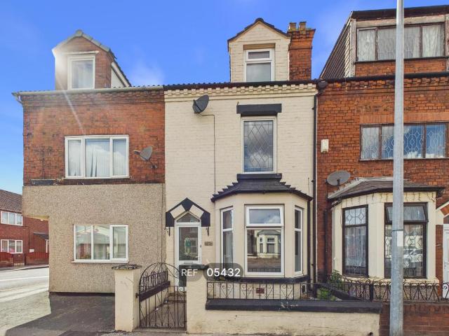 Dunhill Road, Goole, East Yorkshire. 4 bed terraced house to rent £900 pcm £208 pw