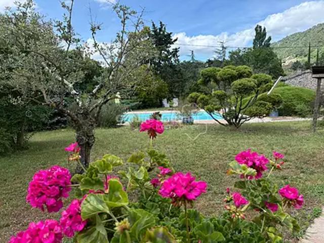 Dunière sur Eyrieux 07360 Achat / Vente maison 6 pièces t6 au dernier étage piscine