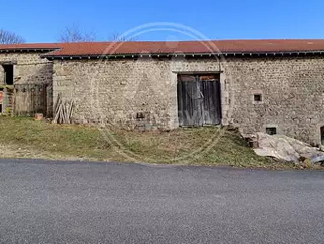 Dunières 43220 Achat / Vente maison 4 pièces t4 au dernier étage cave