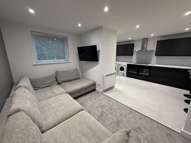 Dunkirk NG7 7 bed flat to rent £4,725 pcm £1,090 pw