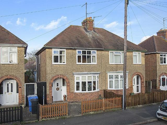 Dunkirk Avenue, Desborough NN14 3 bed semi detached house to rent £1,150 pcm £265 pw
