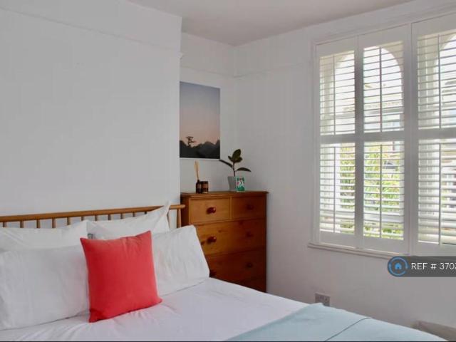 Dunlace Road, London, E5 2 bed terraced house to rent £2,800 pcm £646 pw