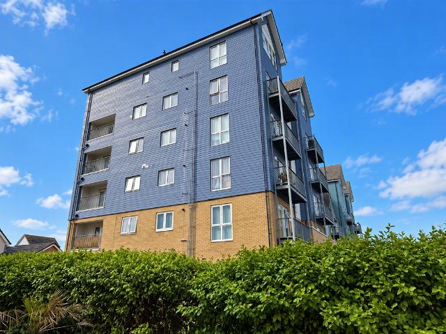 Dunlin Drive, Chatham ME4, 2 bed flat to rent, £1,400 pcm | PrimeLocation