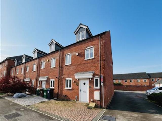 Dunlop Avenue, Farnley, Leeds LS12, 4 bed town house to rent, £1,400 pcm | PrimeLocation