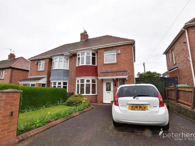 Dunmore Avenue, Seaburn, Sunderland 3 bed semi detached house to rent £950 pcm £219 pw