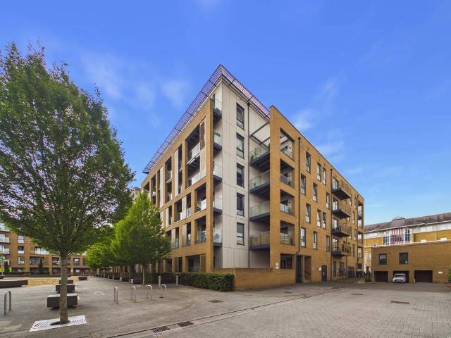 Dunn Side, Chelmsford CM1, 2 bed flat to rent, £1,600 pcm | PrimeLocation