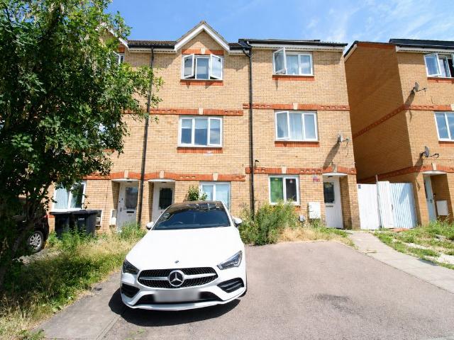 Dunraven Avenue, Luton LU1, 4 bed town house to rent, £1,795 pcm | PrimeLocation