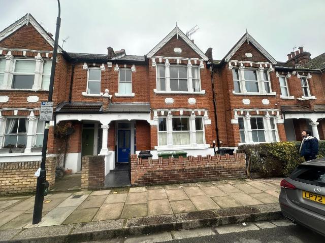 Dunraven Road, London W12, 3 bed maisonette to rent, £2,900 pcm | PrimeLocation
