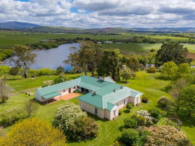 Dunrobin A Historic Vineyard Estate on the Derwent River