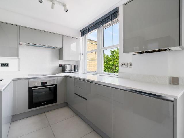 Dunsbury Close, Sutton SM2, 4 bed property to rent, £2,500 pcm | PrimeLocation