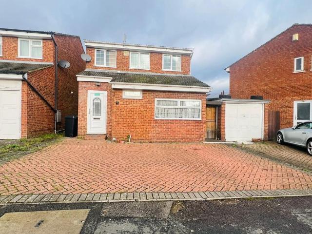 Dunsmore Road, Luton LU1, 6 bed detached house to rent, £2,350 pcm | PrimeLocation