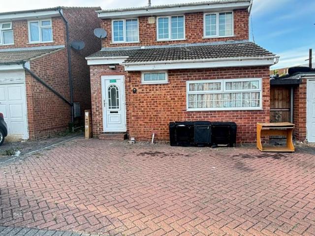 Dunsmore Road, Luton LU1 6 bed detached house to rent £2,400 pcm £554 pw