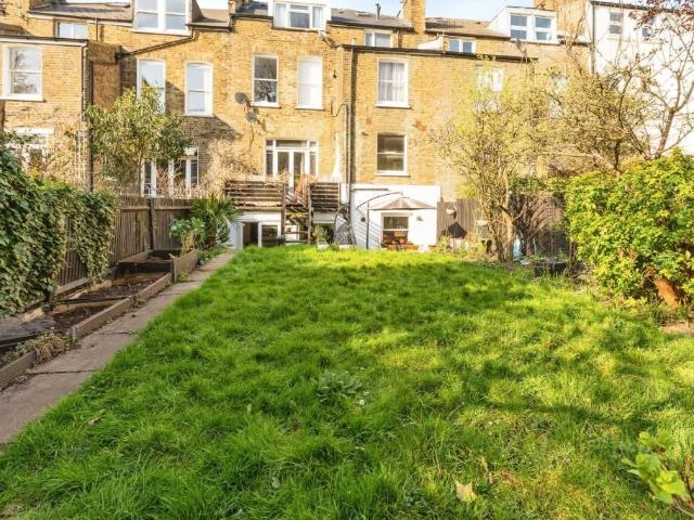 Dunsmure Road, London N16, 3 bed flat to rent, £2,700 pcm | PrimeLocation