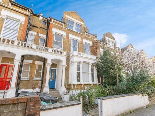 Dunsmure Road, London N16, 3 bed flat to rent, £2,750 pcm | PrimeLocation