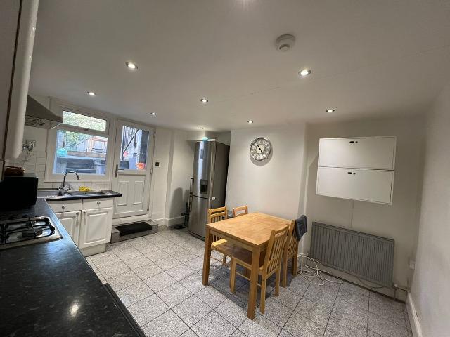 Dunsmure Road, London N16, 2 bed flat to rent, £1,950 pcm | PrimeLocation