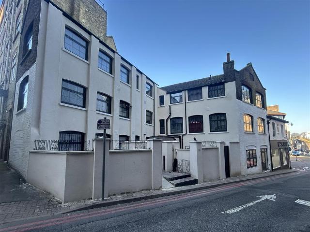 Dunstable Place, Luton LU1, Studio to rent, £825 pcm | PrimeLocation