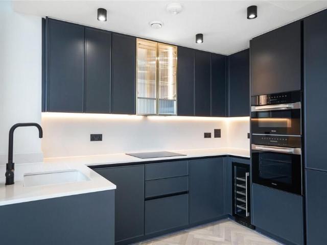 Dunstable Place, Luton LU1, 3 bed flat to rent, £1,400 pcm | PrimeLocation