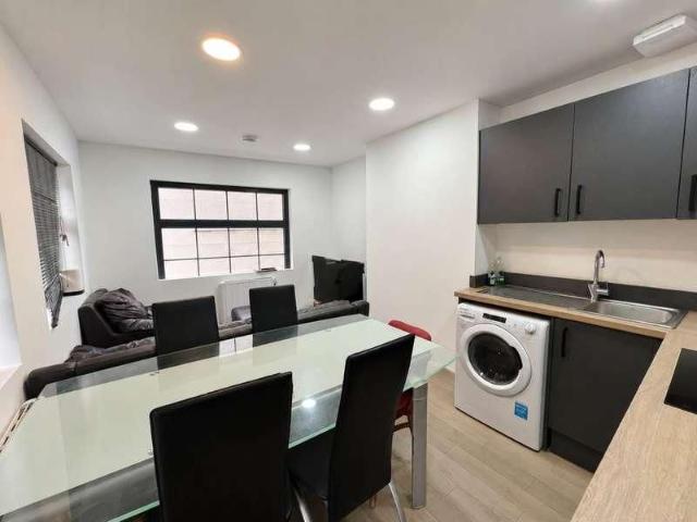 Dunstable Place, Luton, LU1