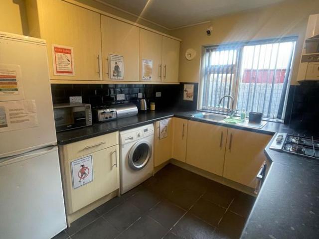 Dunstable Road LU4, 3 bed flat to rent, £1,550 pcm | PrimeLocation