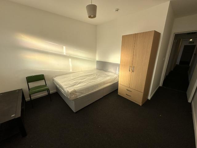 Dunstable Road, Luton, Bedfordshire LU4, 5 bed shared accommodation to rent, £450 pcm | PrimeLocation