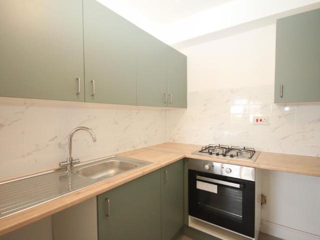 Dunstable Road, Luton, LU4 1 bed flat to rent £925 pcm £213 pw