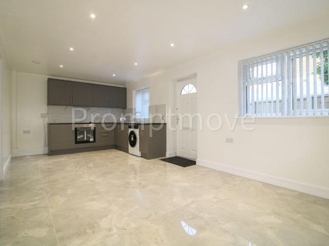 Dunstable Road, Luton LU4, 1 bed property to rent, £1,100 pcm | PrimeLocation
