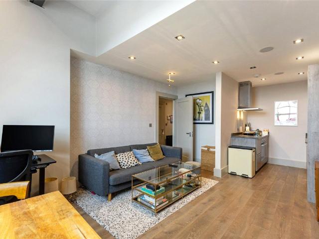 Dunstable Road, Richmond TW9, 2 bed flat to rent, £2,500 pcm | PrimeLocation