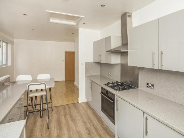 Dunstans Road Dulwich SE22 2 bed flat to rent £2,100 pcm £485 pw