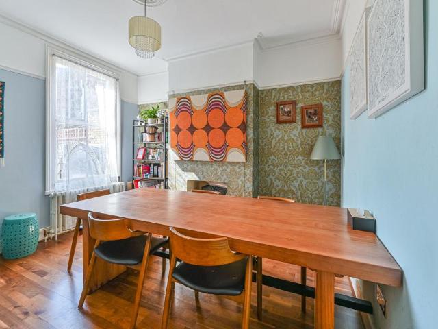 Dunstans Road, East Dulwich, London. 3 bed house to rent £3,300 pcm £762 pw