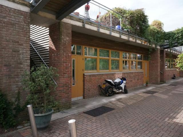 Dunster Way, Hackbridge, Surrey SM6, 1 bed maisonette to rent, £1,450 pcm | PrimeLocation