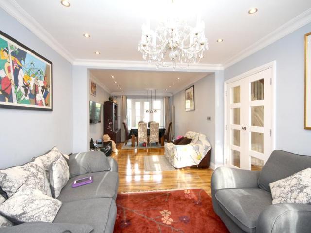 Dunster Way, Harrow HA2 3 bed terraced house to rent £2,100 pcm £485 pw