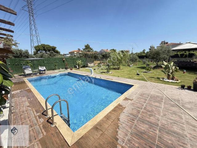 Duacı Mahallesinde Havuzlu Özel Yapım Lüks Müstakil Villa
