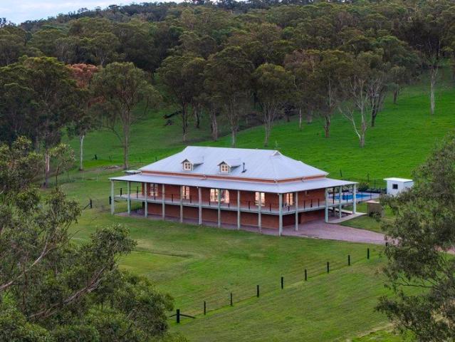 Dual Occupancy Acreage Estate in Prized Locale