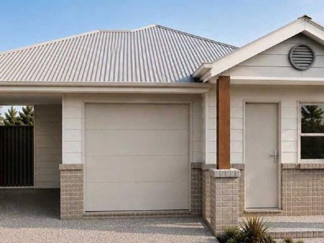 Dual occupancy BUY A HIGH INCOME EARNER! MORAYFIELD