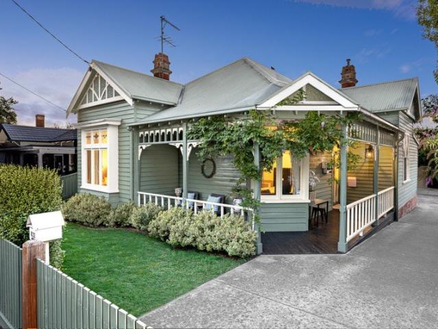 Large, Stylish Family Home with Bonus Self Contained Garden Apartment