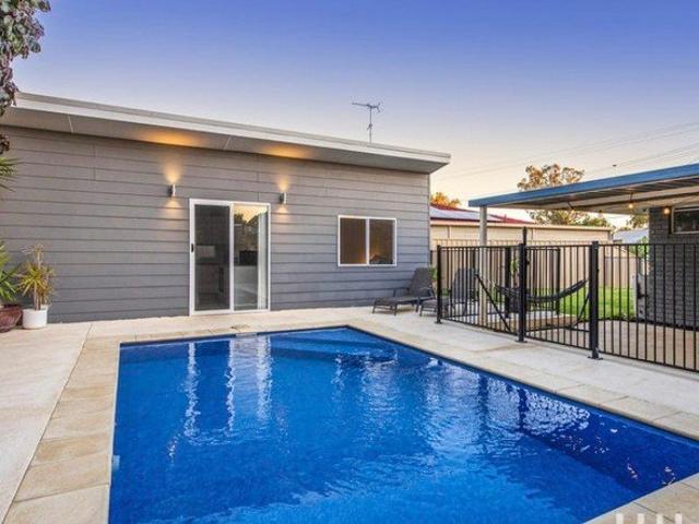 Dual Occupancy House with Pool Close to the Beach
