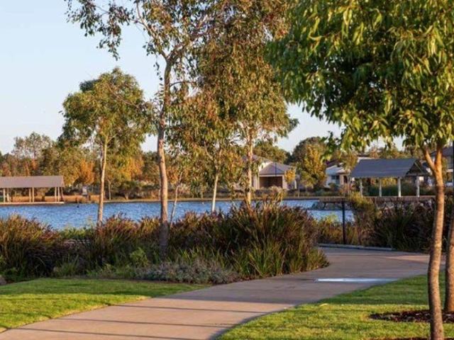 DUAL OCCUPNACY IN BEAUTIFUL NEW ESTATE AUSTIN LAKES South Yunderup WA