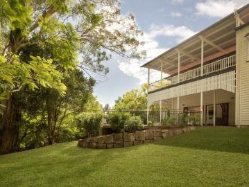 Character Home Backing onto Nature