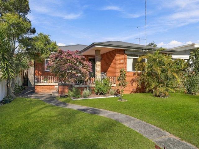Dual Accommodation 750m From Umina Beach