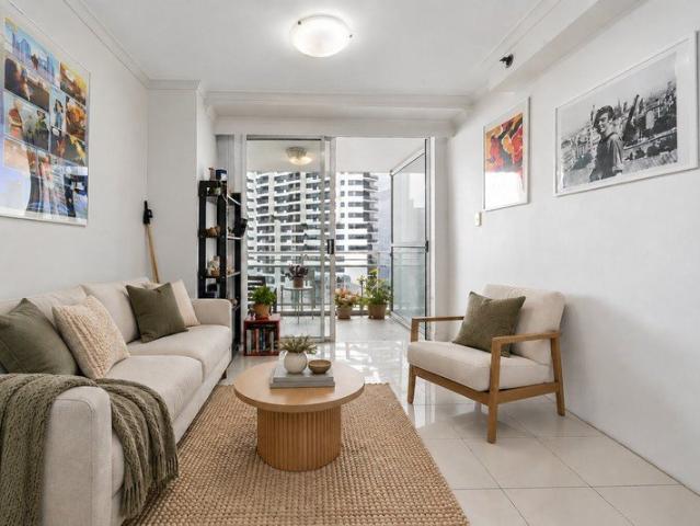 Dual Access City Living in the Heart of CBD