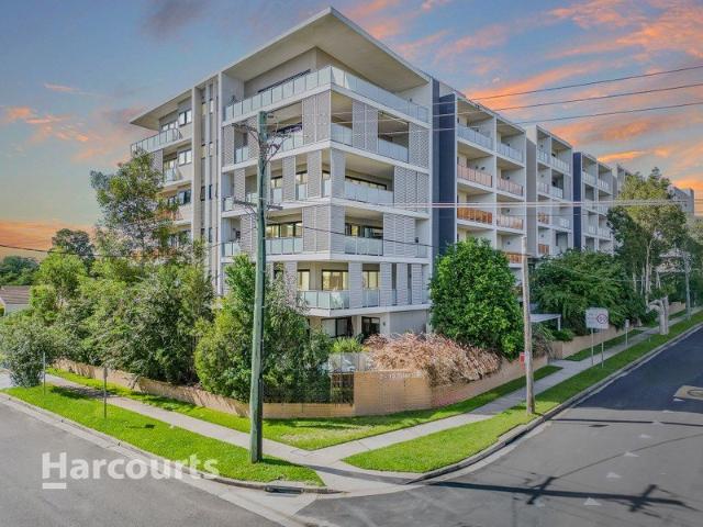 Dual Aspect 5th Floor Apartment