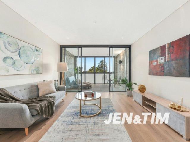 DUAL ASPECT | LUXURIOUS LIGHT FILLED RESIDENCE | OPEN 7 DAYS