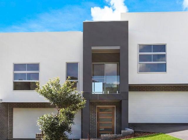 Dual balconies offering views of Albion Park escarpment